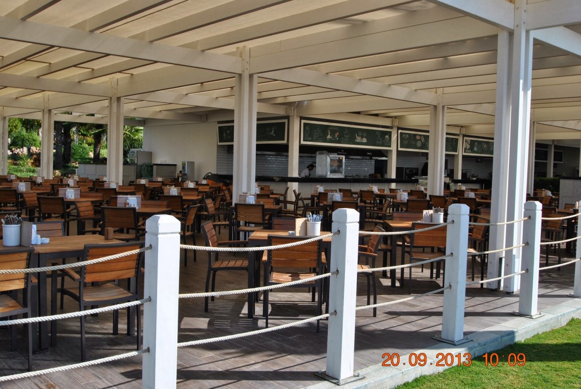 imagini hotel TITANIC LARA